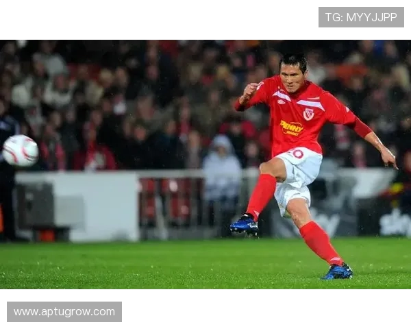 邵佳一教练组土洋结合模式更受青睐 其海外人脉助力显著